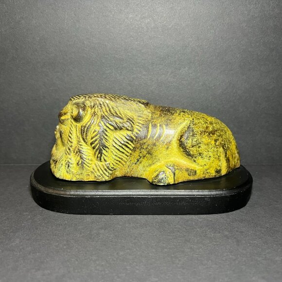 Vintage 1970s Carved Bronze Sleeping Lion Statue Figure on Wooden Base 3.25 x 7" - Picture 5 of 9